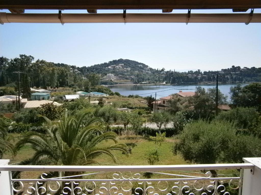 קומנון Athineos Apartments חדר תמונה
