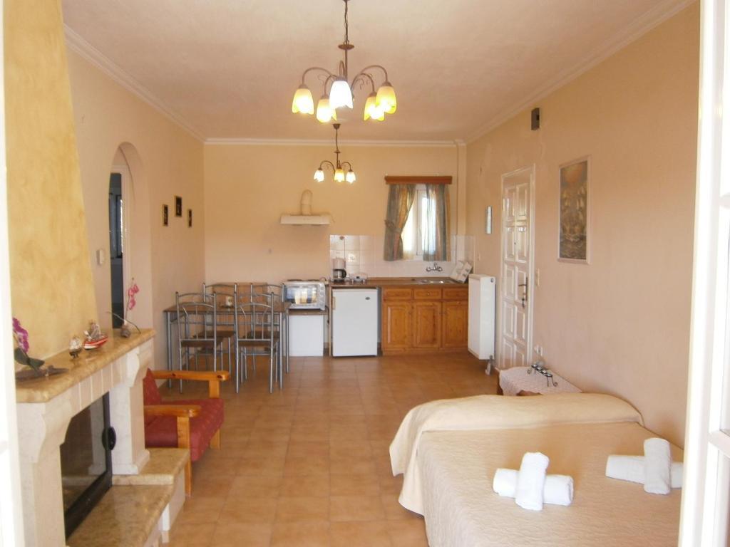 קומנון Athineos Apartments חדר תמונה