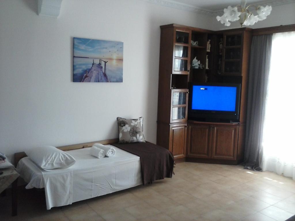 קומנון Athineos Apartments מראה חיצוני תמונה