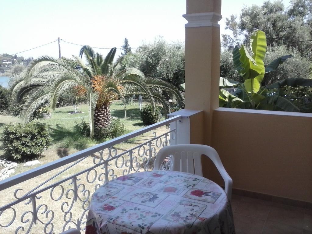 קומנון Athineos Apartments מראה חיצוני תמונה