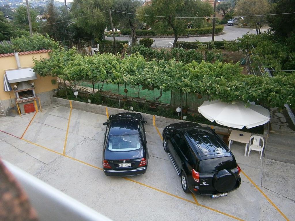 קומנון Athineos Apartments מראה חיצוני תמונה