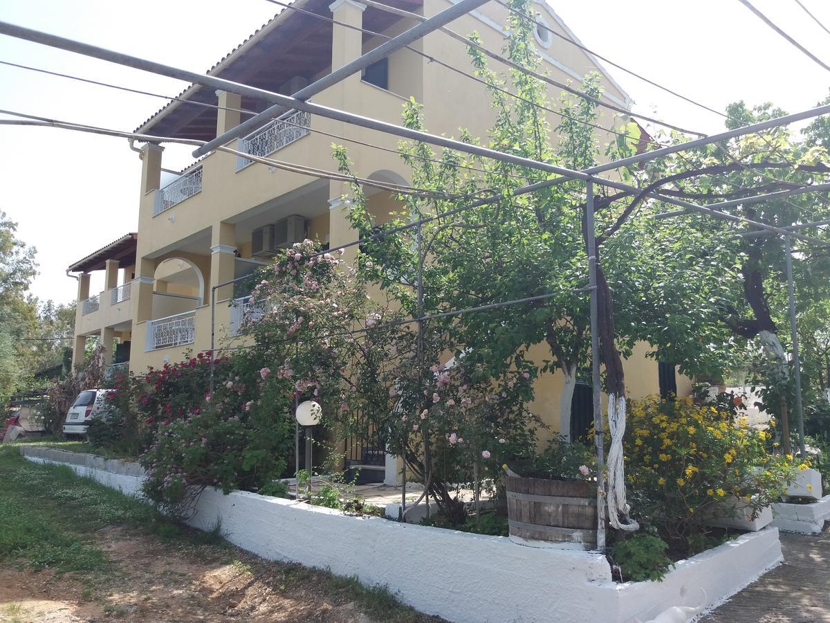 קומנון Athineos Apartments מראה חיצוני תמונה