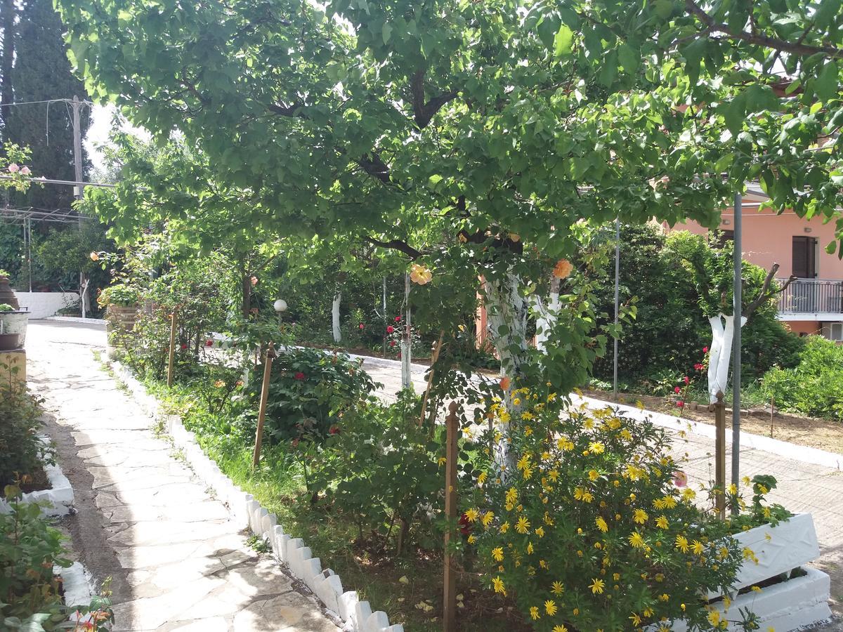 קומנון Athineos Apartments מראה חיצוני תמונה