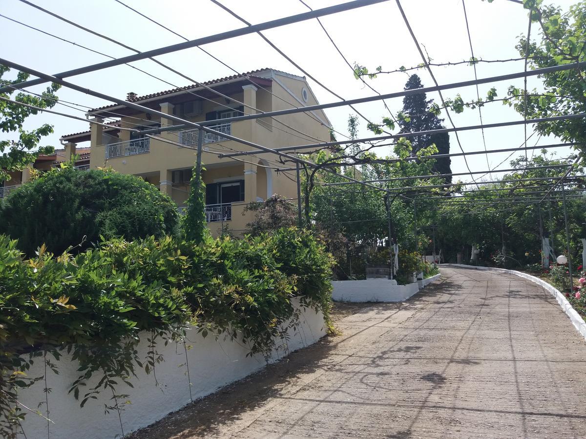 קומנון Athineos Apartments מראה חיצוני תמונה