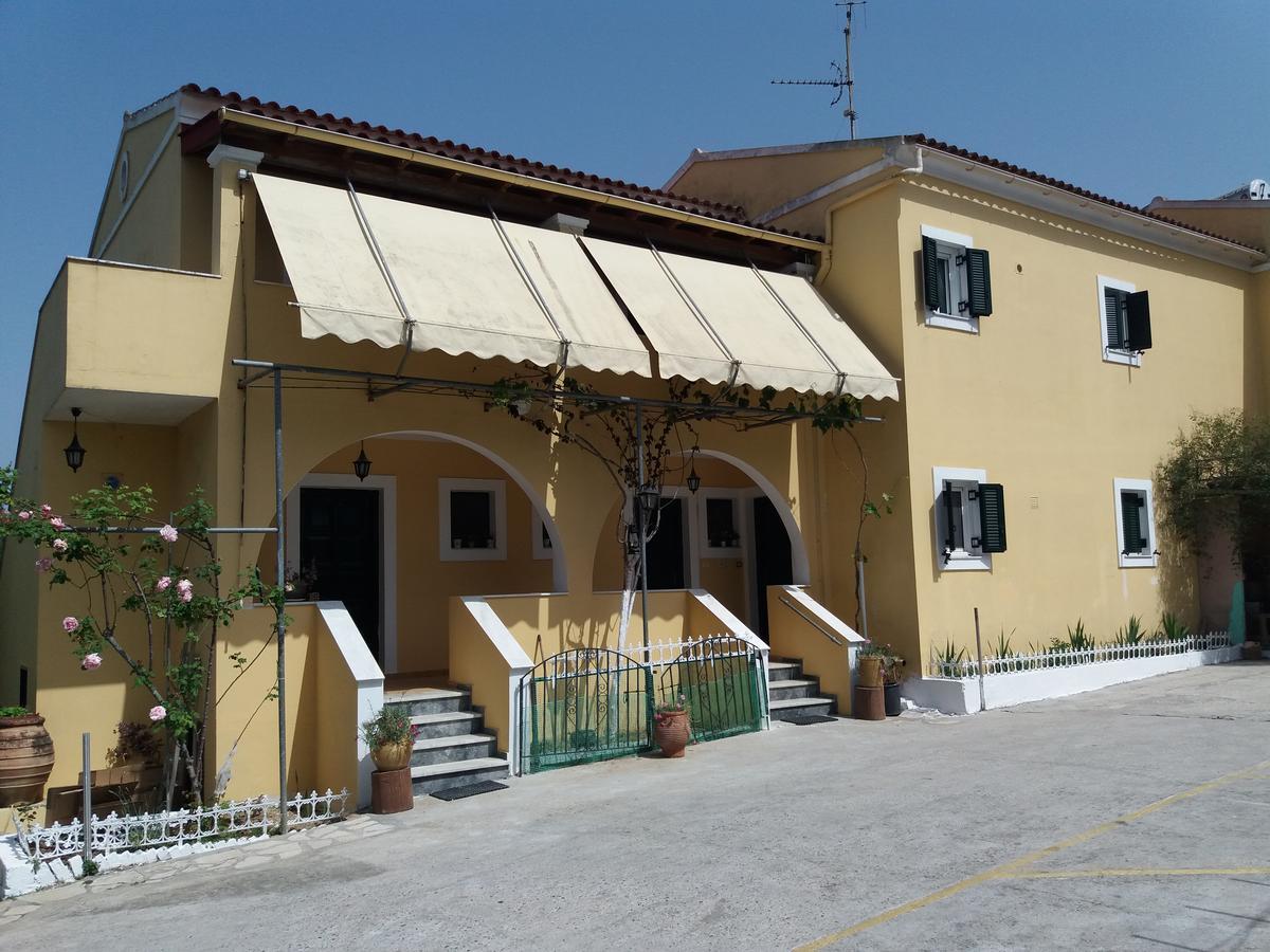 קומנון Athineos Apartments מראה חיצוני תמונה