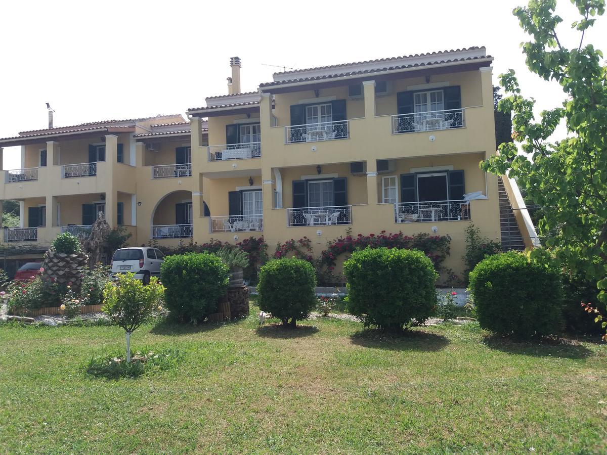 קומנון Athineos Apartments מראה חיצוני תמונה