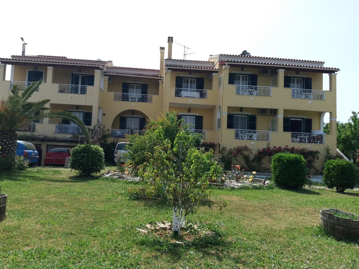 קומנון Athineos Apartments מראה חיצוני תמונה