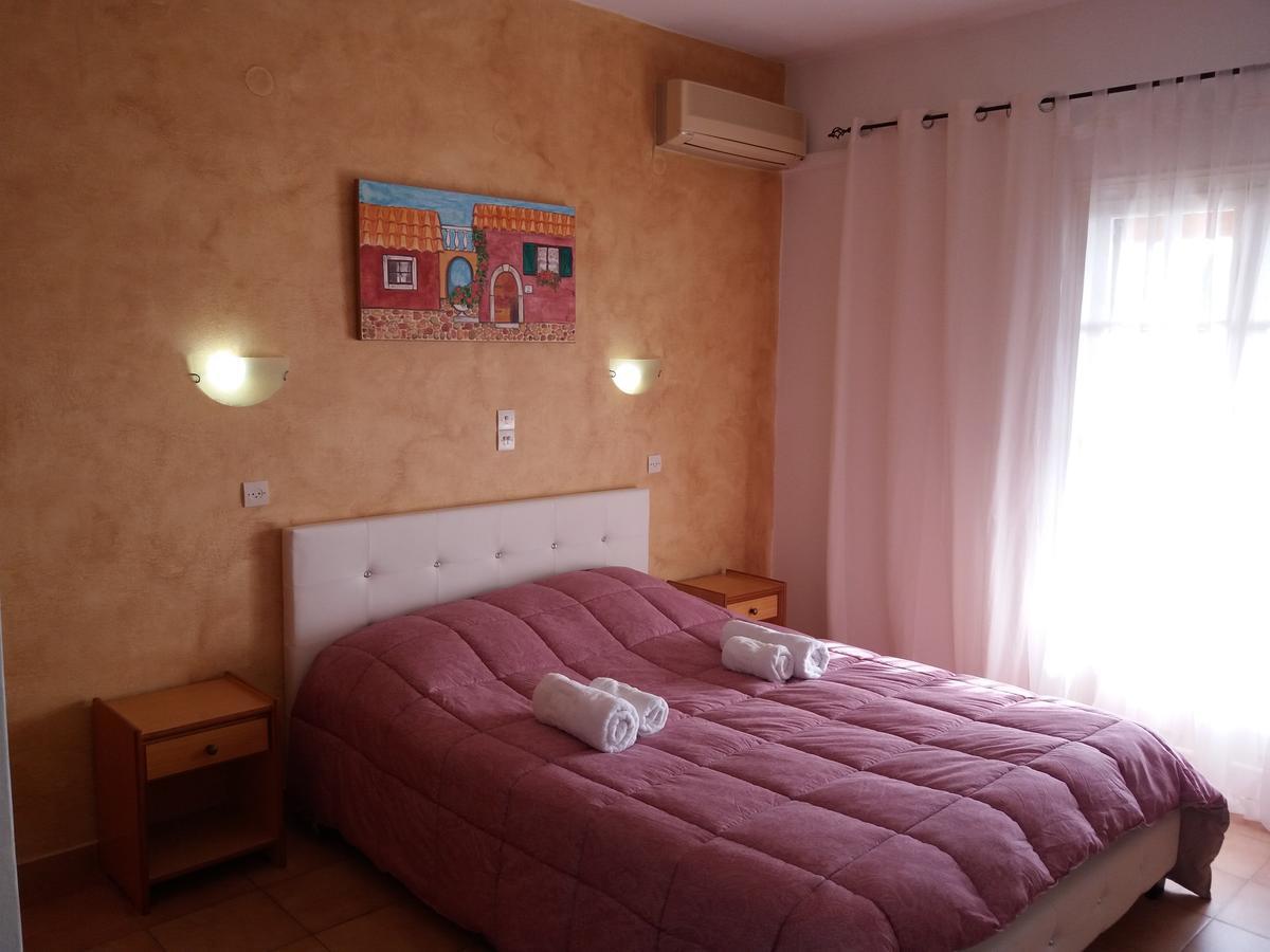 קומנון Athineos Apartments מראה חיצוני תמונה