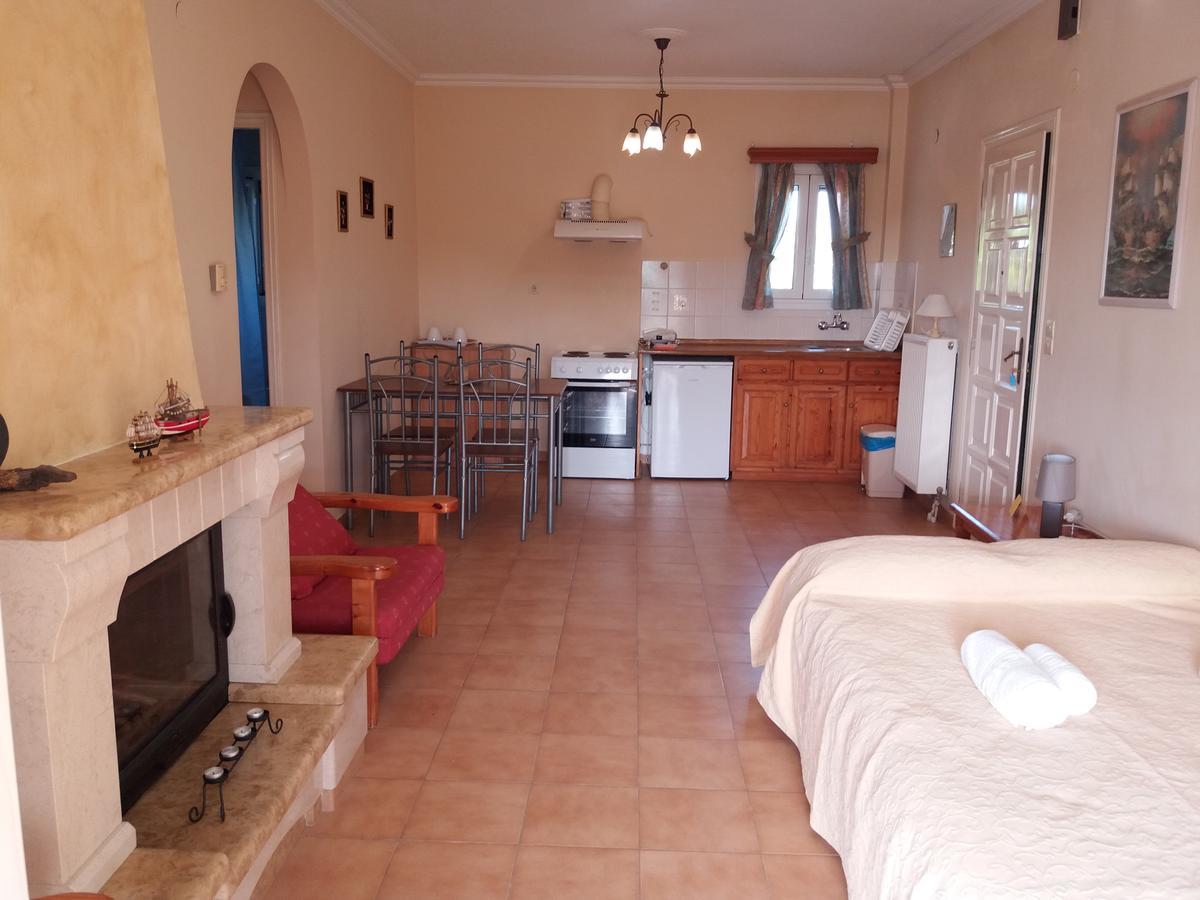 קומנון Athineos Apartments מראה חיצוני תמונה