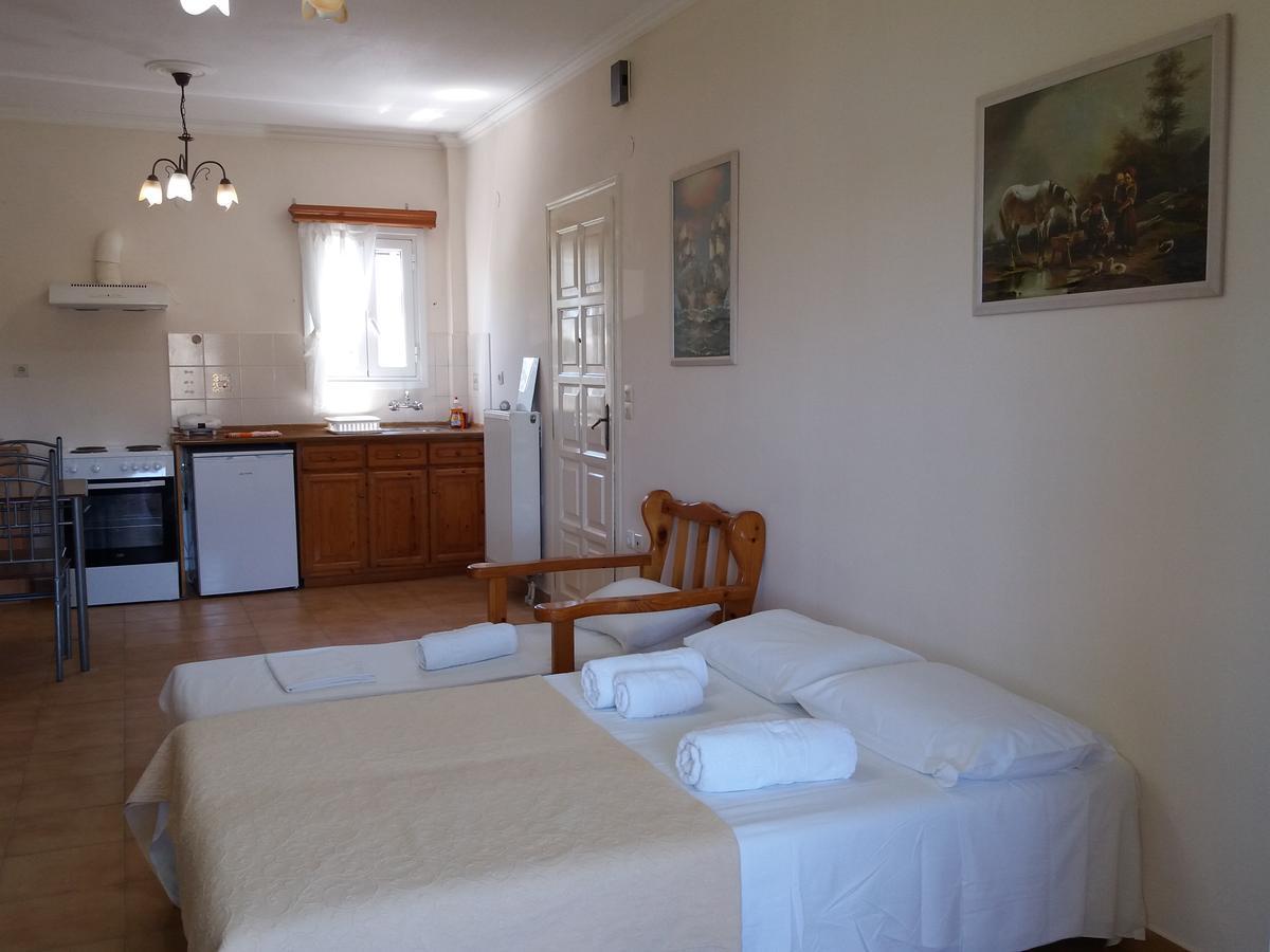 קומנון Athineos Apartments מראה חיצוני תמונה