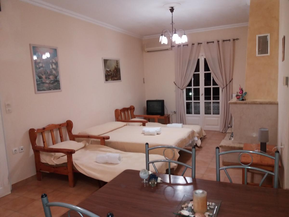 קומנון Athineos Apartments מראה חיצוני תמונה