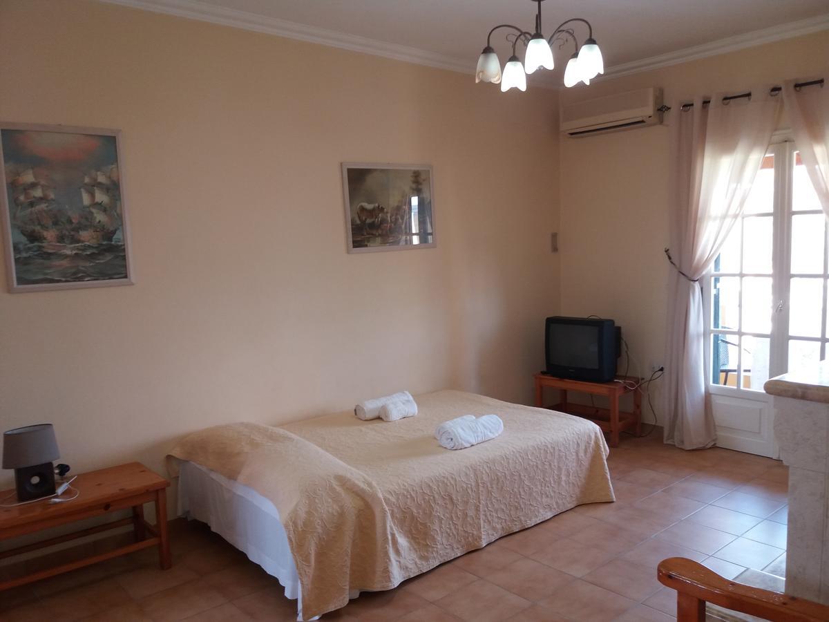 קומנון Athineos Apartments מראה חיצוני תמונה