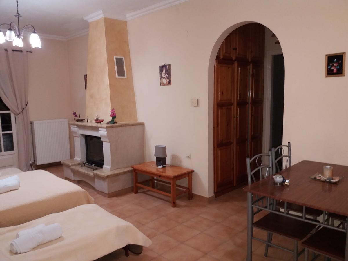 קומנון Athineos Apartments מראה חיצוני תמונה