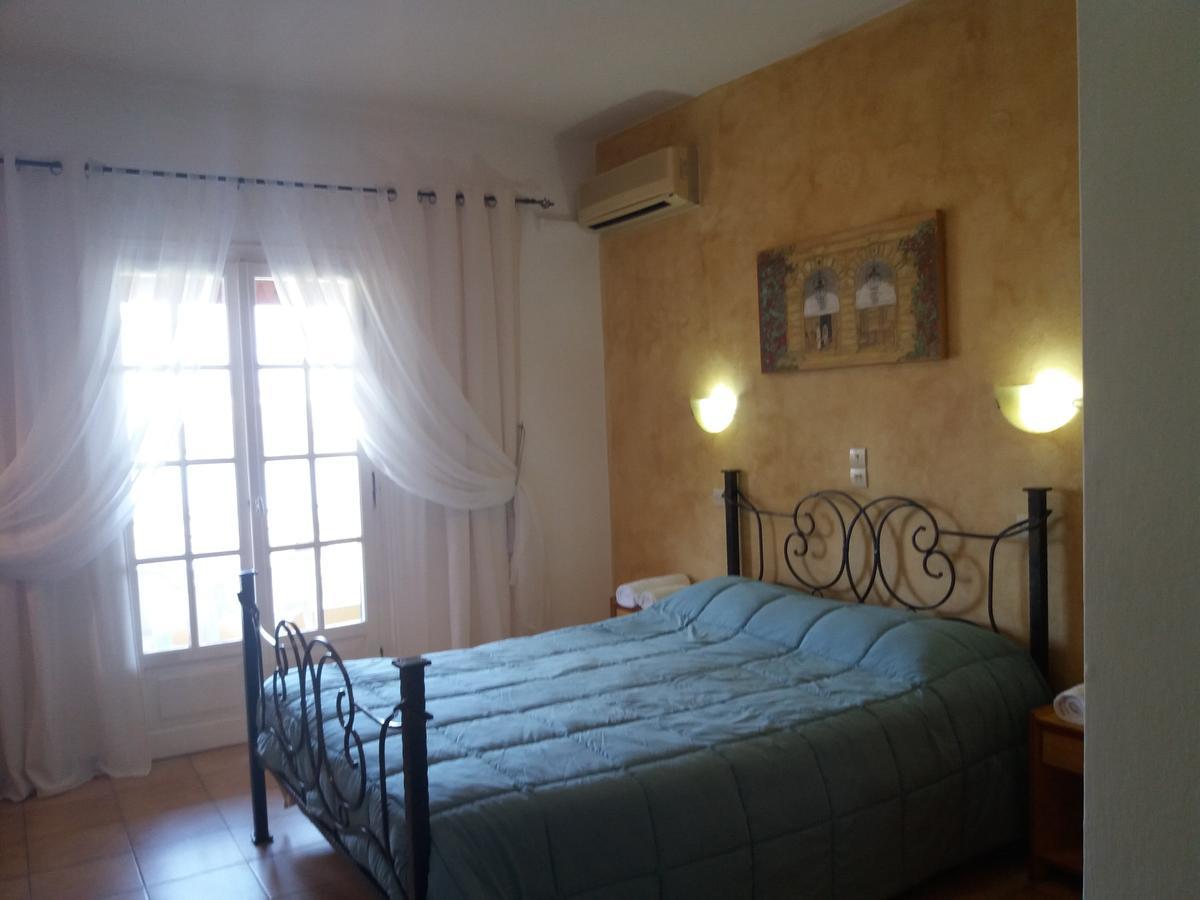 קומנון Athineos Apartments מראה חיצוני תמונה