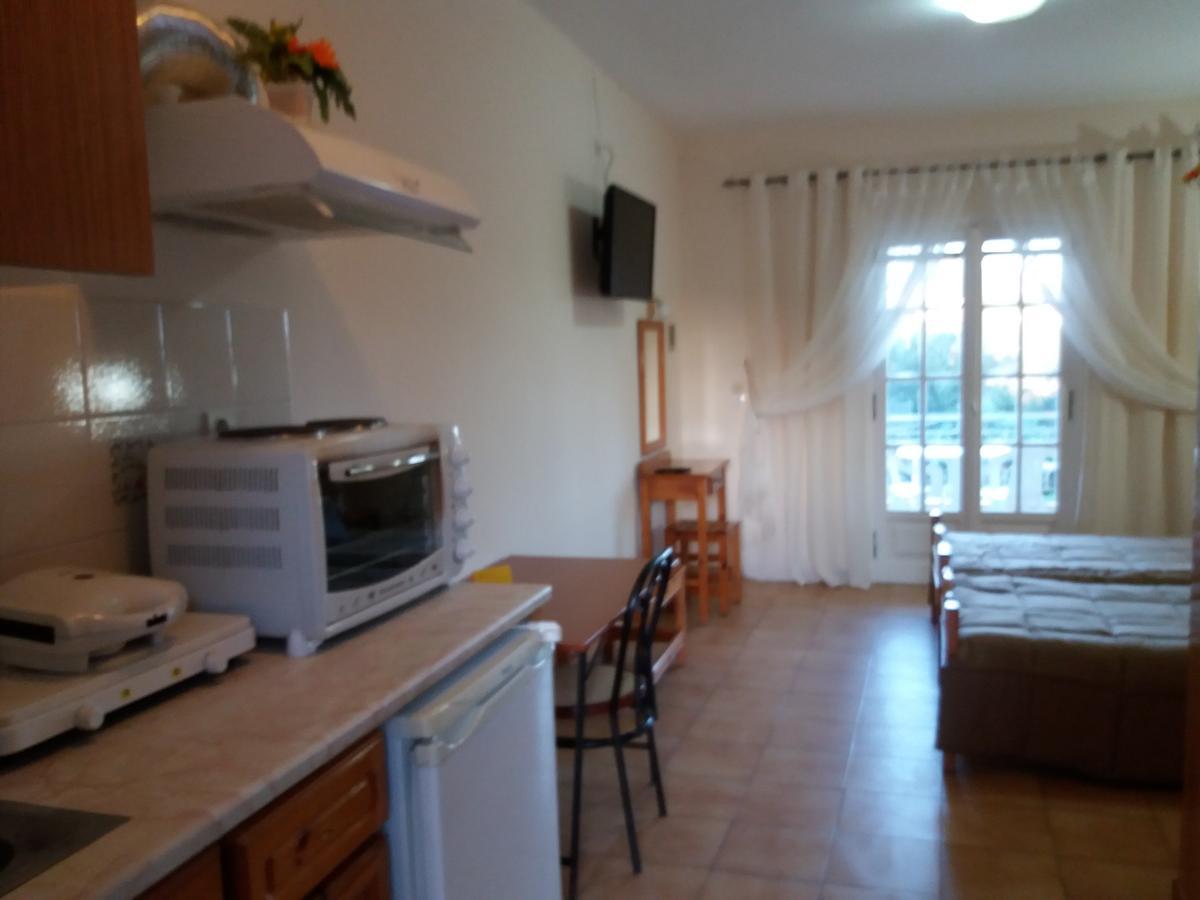 קומנון Athineos Apartments מראה חיצוני תמונה