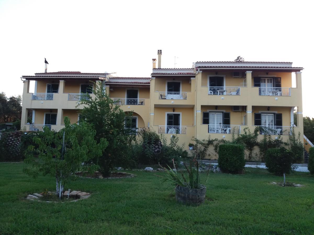 קומנון Athineos Apartments מראה חיצוני תמונה
