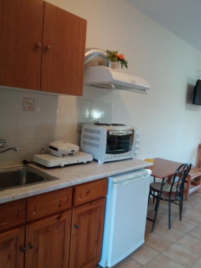 קומנון Athineos Apartments מראה חיצוני תמונה