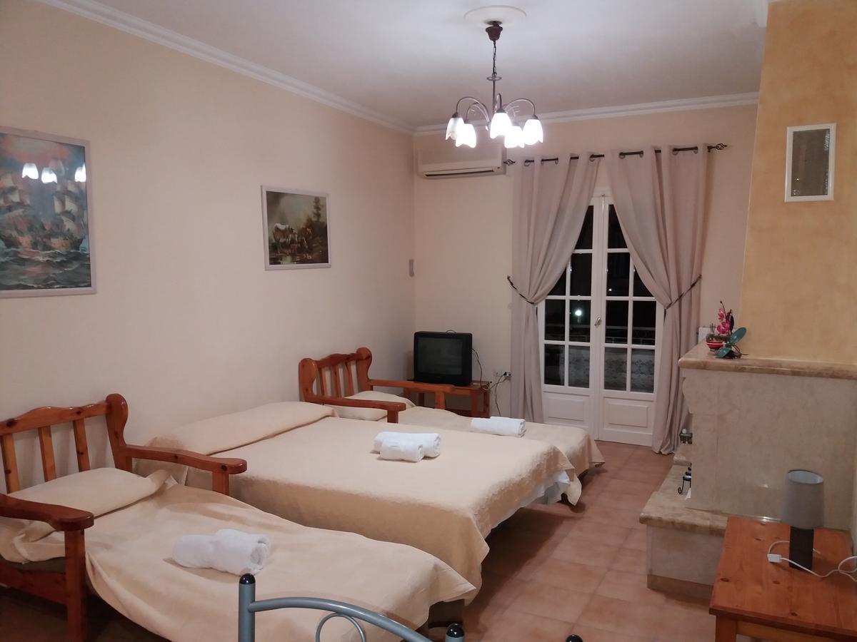 קומנון Athineos Apartments מראה חיצוני תמונה