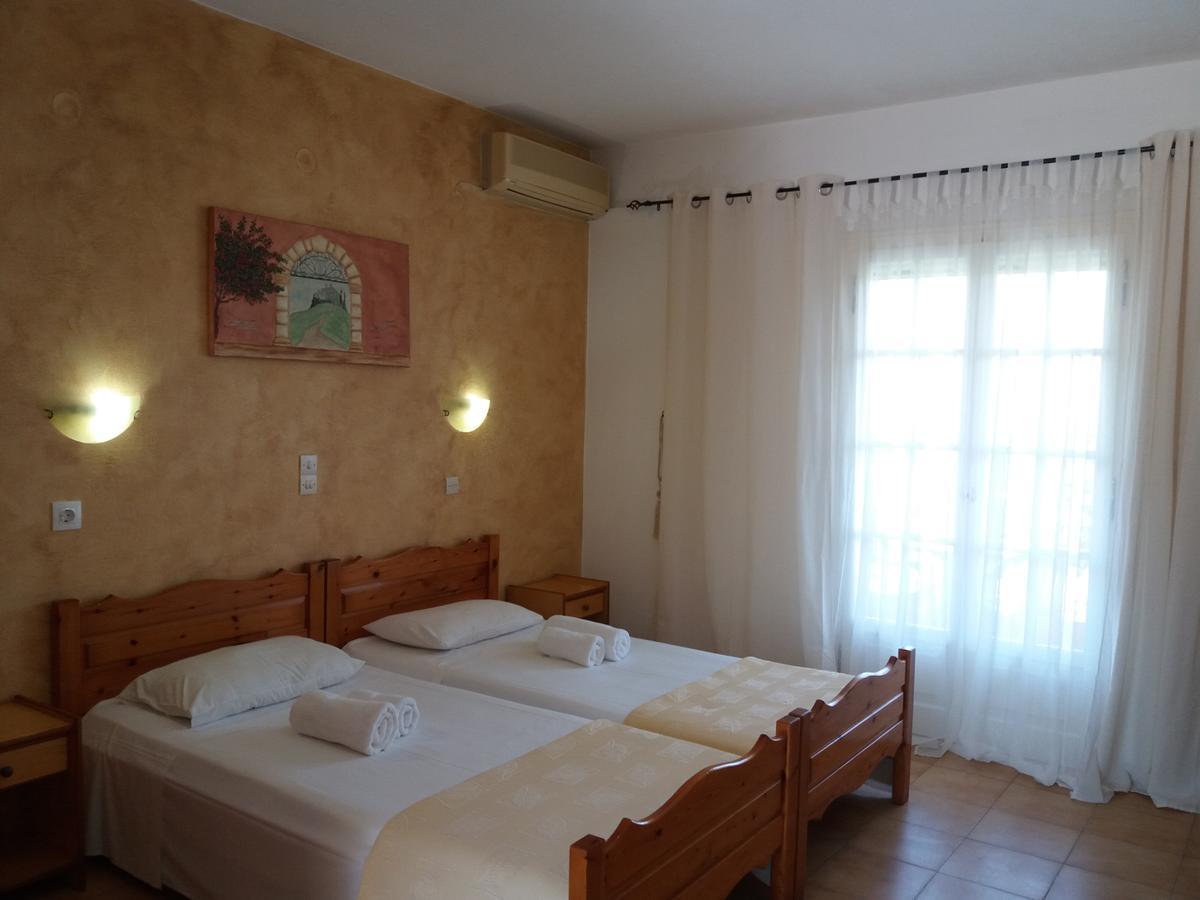 קומנון Athineos Apartments מראה חיצוני תמונה
