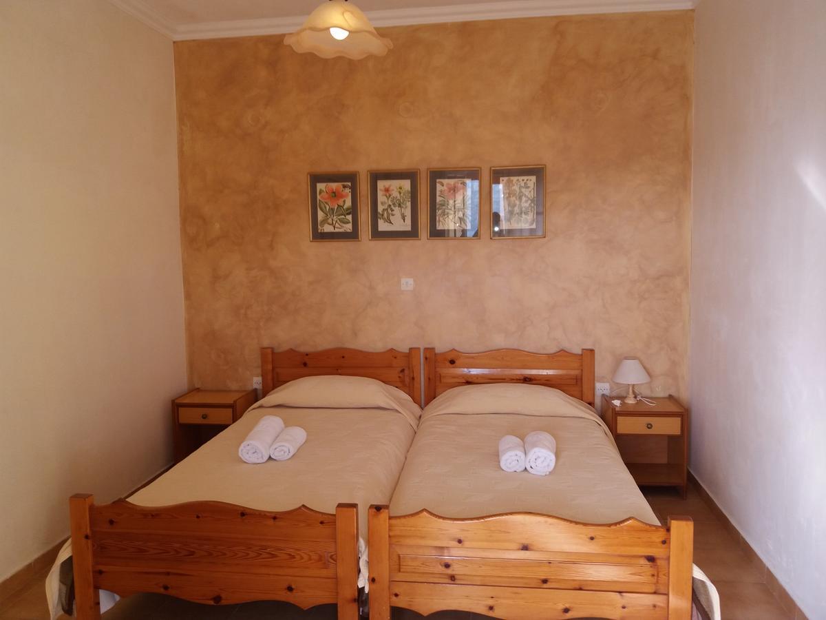 קומנון Athineos Apartments מראה חיצוני תמונה
