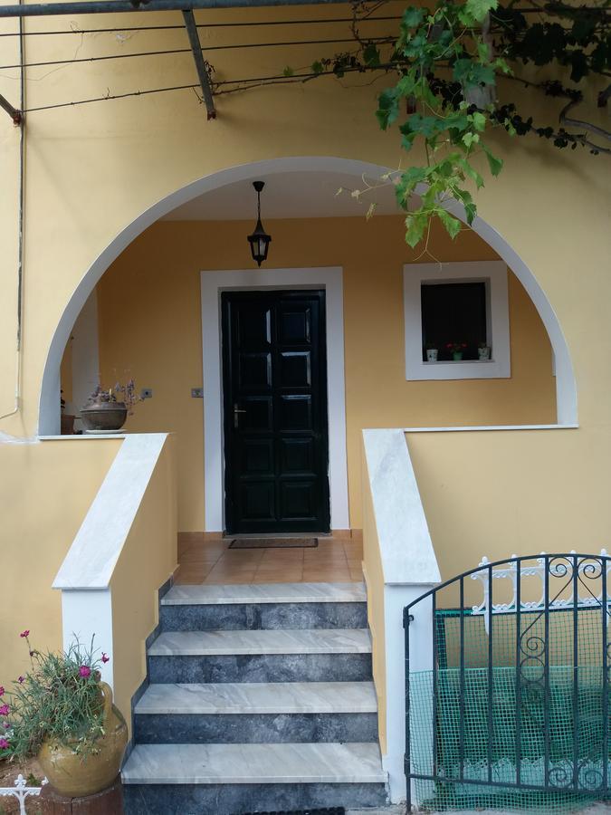 קומנון Athineos Apartments מראה חיצוני תמונה