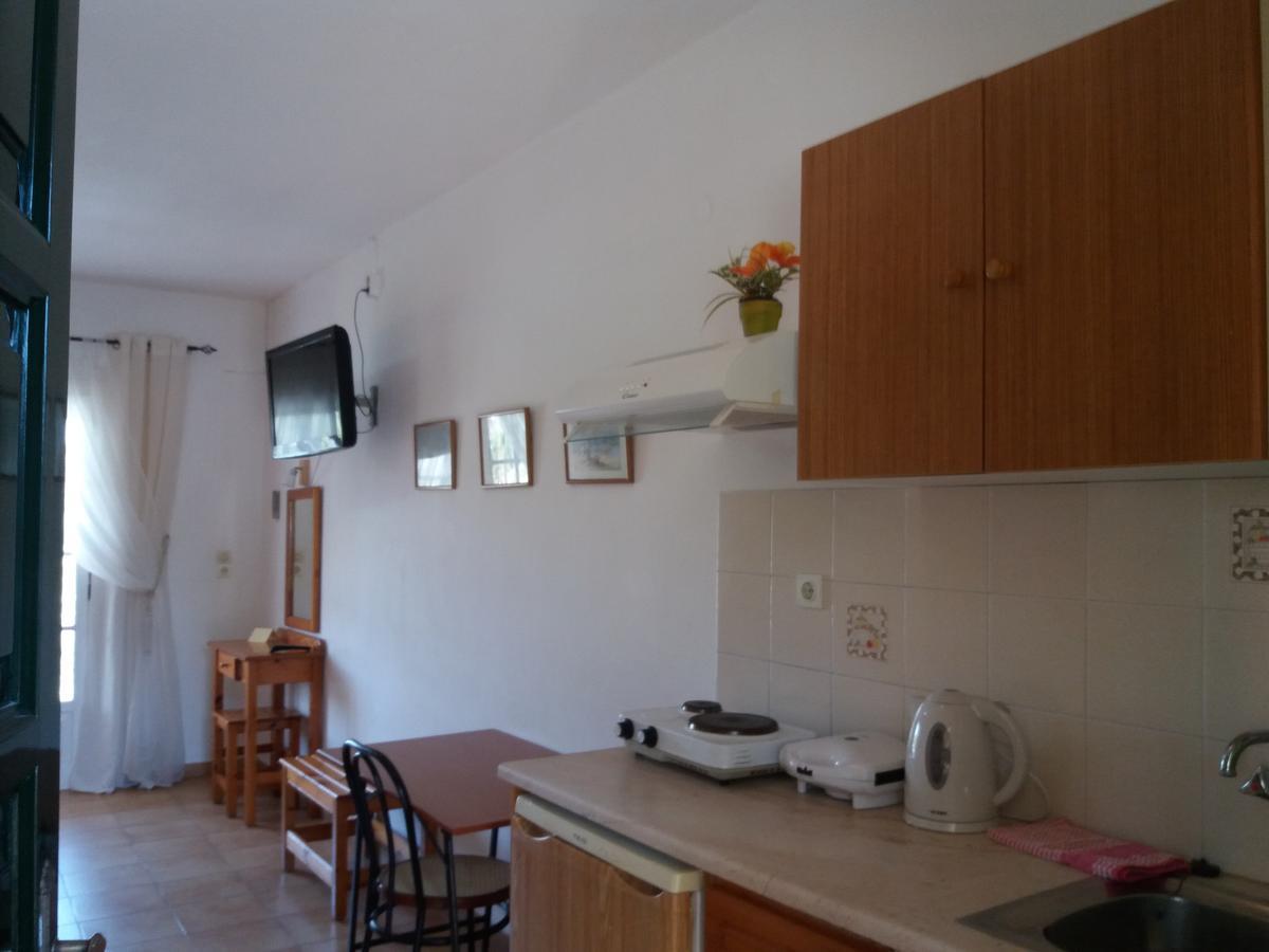 קומנון Athineos Apartments מראה חיצוני תמונה